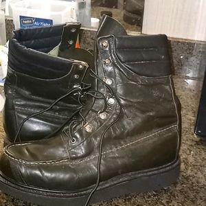 Vibram men's size 10 D casual work boots.